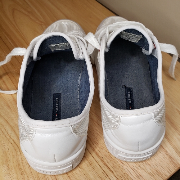 Tommy Hilfiger Canvas white Men's shoes. - Picture 7 of 8
